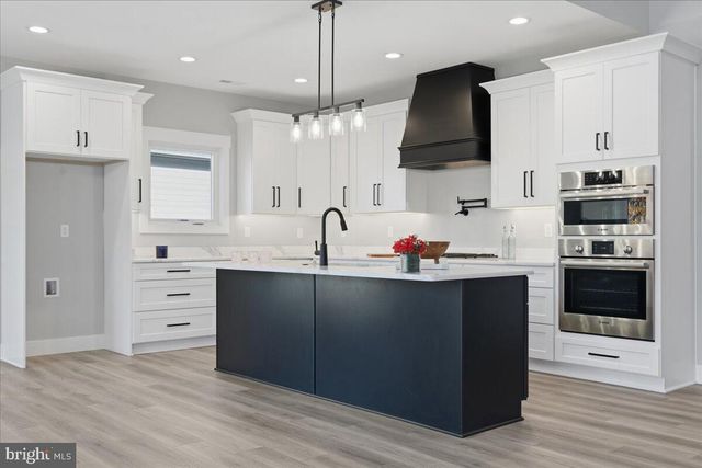 172 LAKEWATCH CIR, Moneta, VA 24121