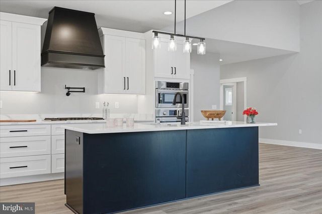 172 LAKEWATCH CIR, Moneta, VA 24121