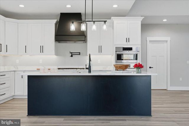 172 LAKEWATCH CIR, Moneta, VA 24121