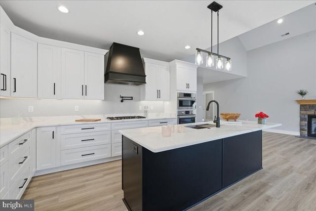 172 LAKEWATCH CIR, Moneta, VA 24121