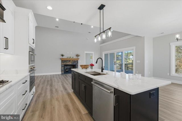 172 LAKEWATCH CIR, Moneta, VA 24121