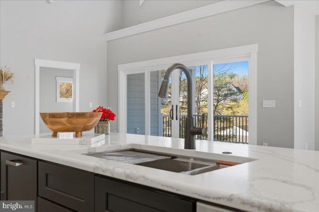 172 LAKEWATCH CIR, Moneta, VA 24121