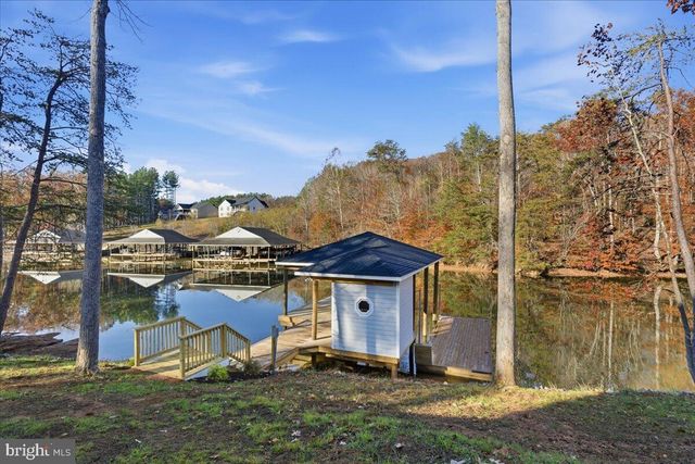 172 LAKEWATCH CIR, Moneta, VA 24121