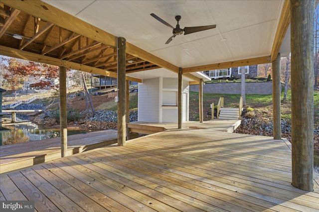 172 LAKEWATCH CIR, Moneta, VA 24121