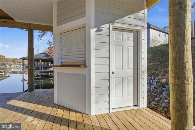 172 LAKEWATCH CIR, Moneta, VA 24121