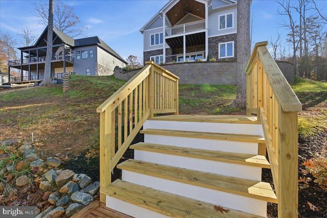 172 LAKEWATCH CIR, Moneta, VA 24121