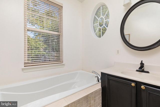 17562 LETHRIDGE CIR, Round Hill, VA 20141