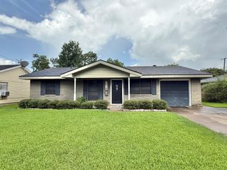2614 Hampton Lane, Port Neches, TX 77651