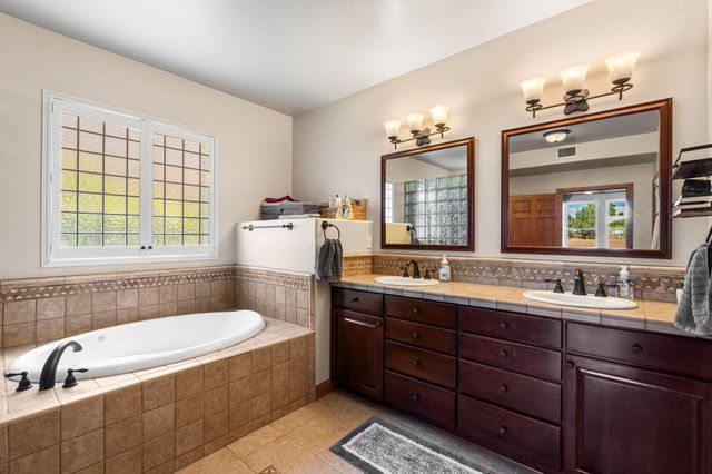700 Via Posada SE, Albuquerque, NM 87123