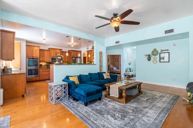 700 Via Posada SE, Albuquerque, NM 87123