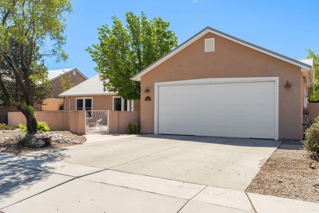 700 Via Posada SE, Albuquerque, NM 87123