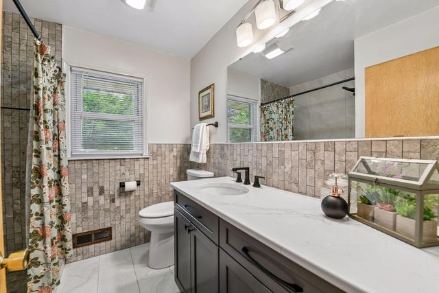 3613 Robin Lane, Minnetonka, MN 55305