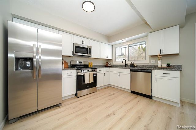 6578 Greene Haven Drive, Clarkston, MI 48348