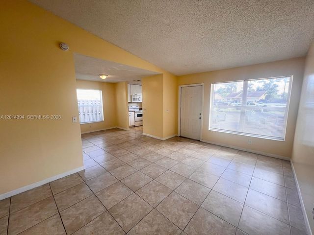 3737 Mil Lake Cir 3737, Green Acres, FL 33463