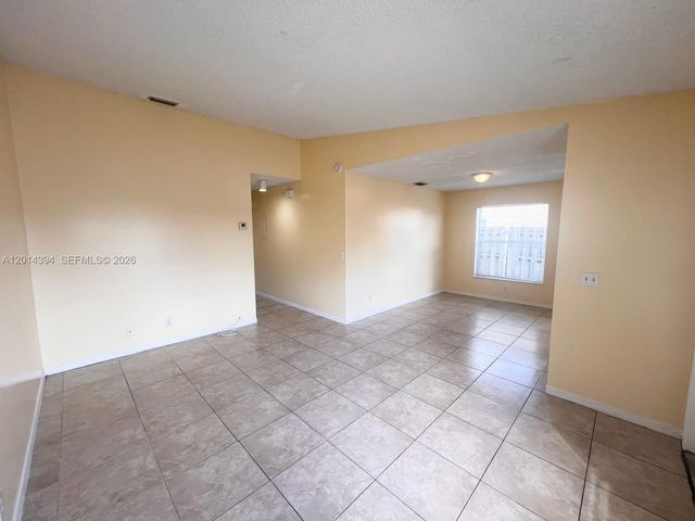 3737 Mil Lake Cir 3737, Green Acres, FL 33463