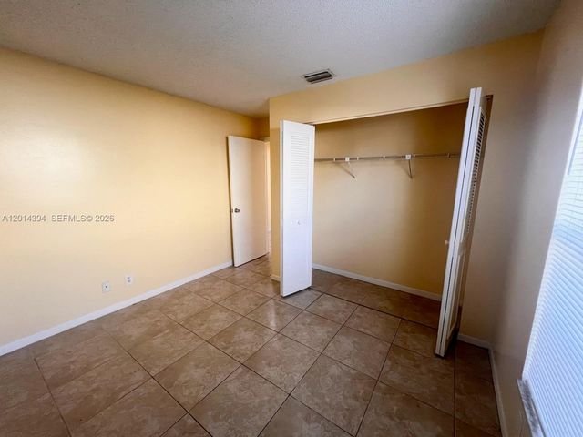 3737 Mil Lake Cir 3737, Green Acres, FL 33463