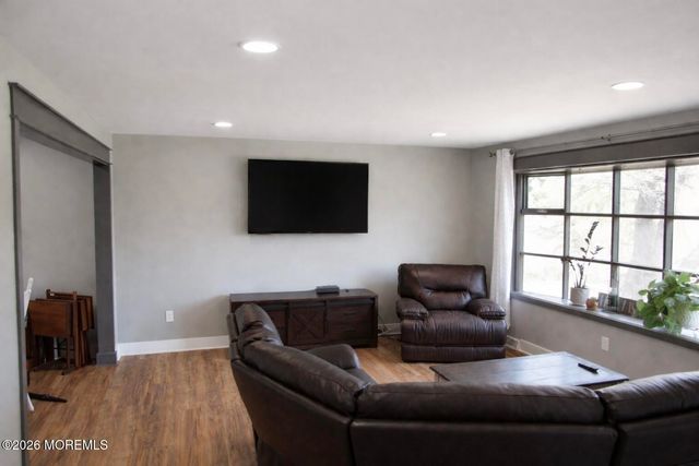 172 Hawkin Road, New Egypt, NJ 08533