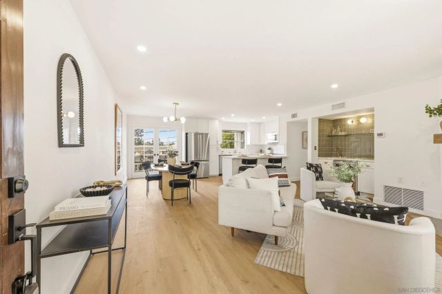 1263 Robinson 13, San Diego, CA 92103