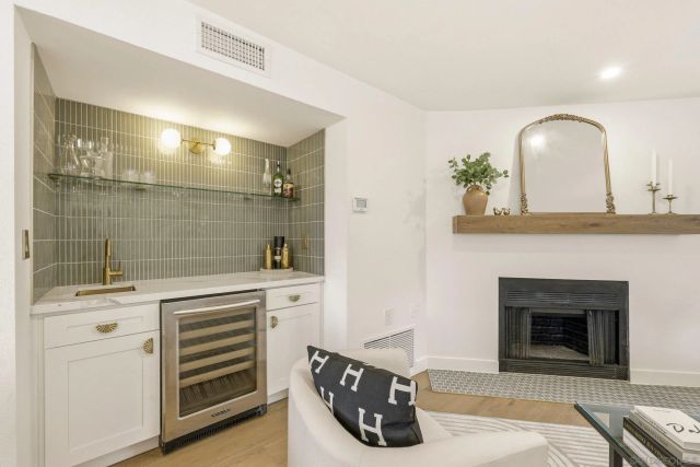 1263 Robinson 13, San Diego, CA 92103