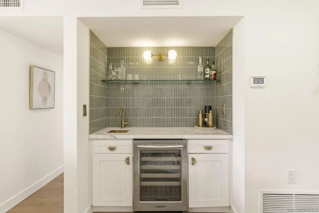1263 Robinson 13, San Diego, CA 92103