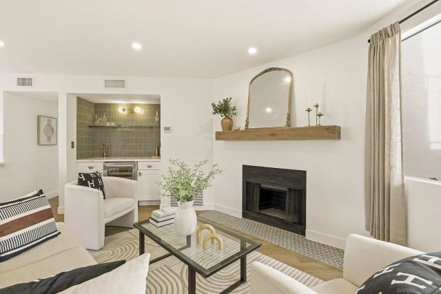 1263 Robinson 13, San Diego, CA 92103