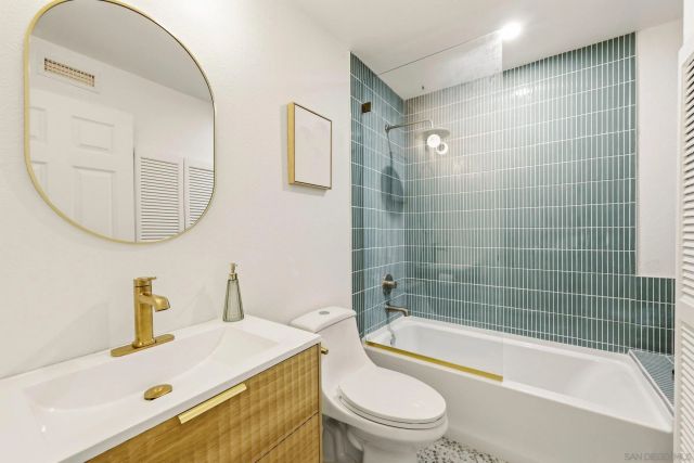 1263 Robinson 13, San Diego, CA 92103