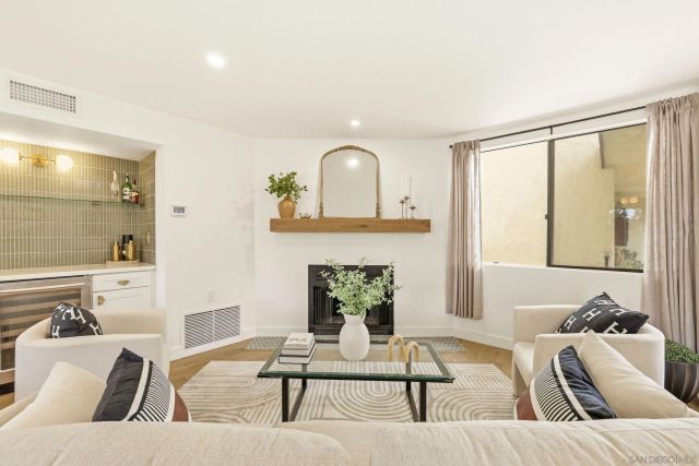 1263 Robinson 13, San Diego, CA 92103
