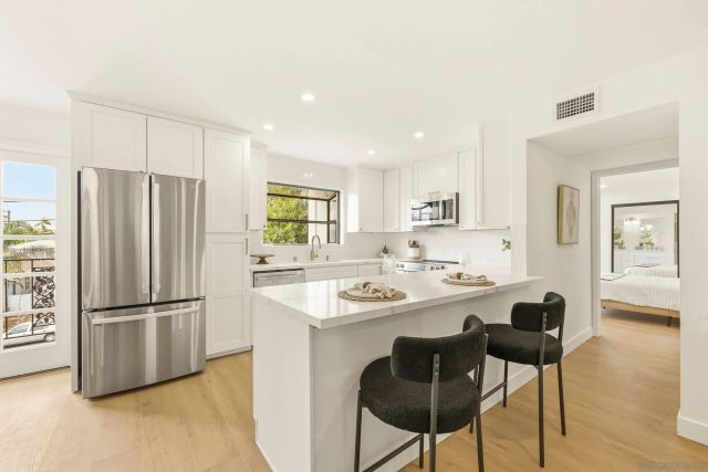 1263 Robinson 13, San Diego, CA 92103