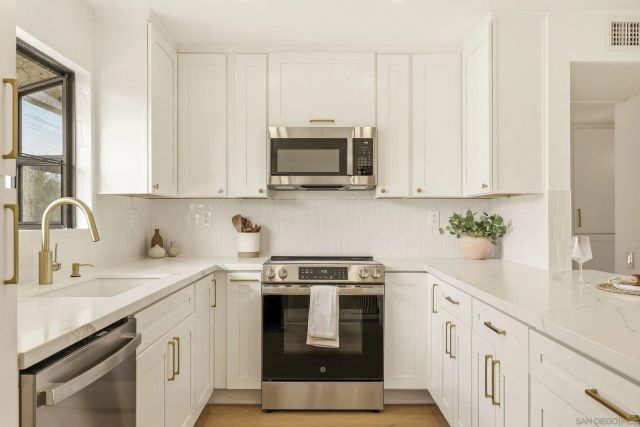 1263 Robinson 13, San Diego, CA 92103