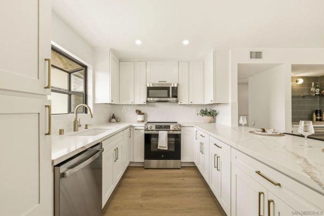 1263 Robinson 13, San Diego, CA 92103