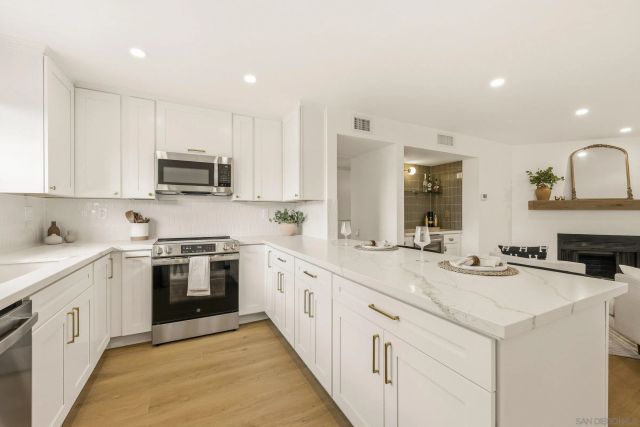 1263 Robinson 13, San Diego, CA 92103