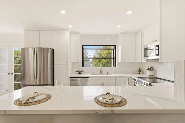 1263 Robinson 13, San Diego, CA 92103