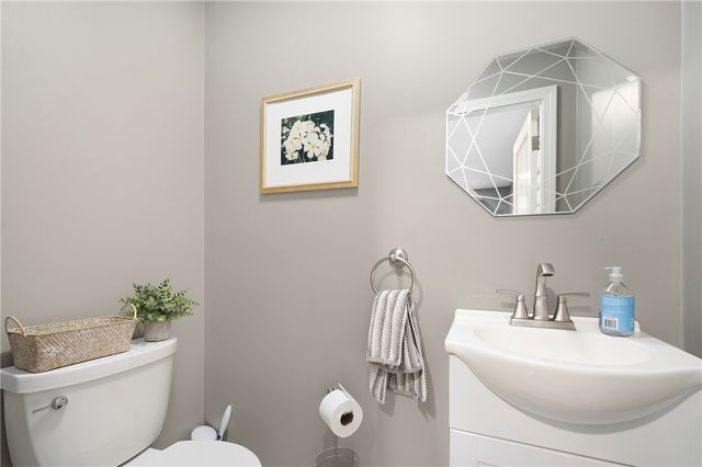 7 Robins Way, North Providence, RI 02904