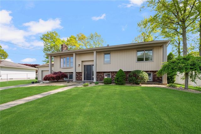 7 Robins Way, North Providence, RI 02904
