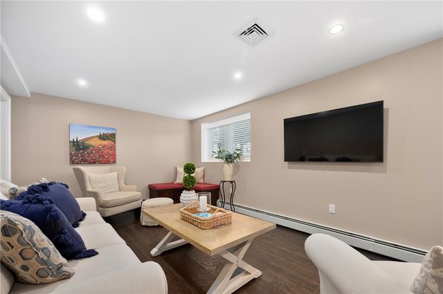 7 Robins Way, North Providence, RI 02904