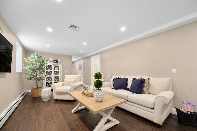 7 Robins Way, North Providence, RI 02904
