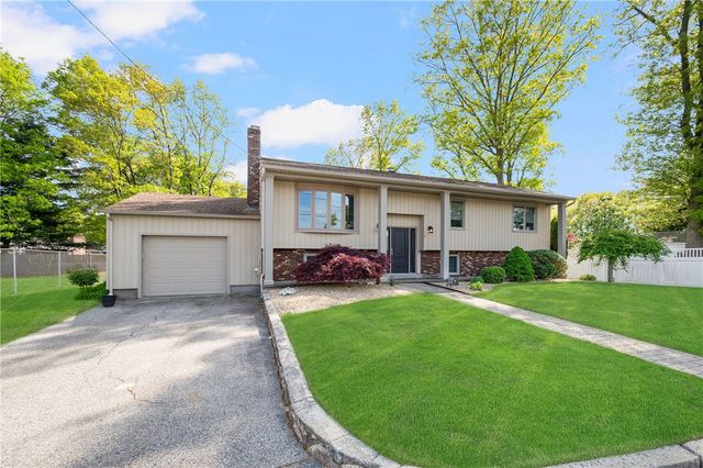 7 Robins Way, North Providence, RI 02904