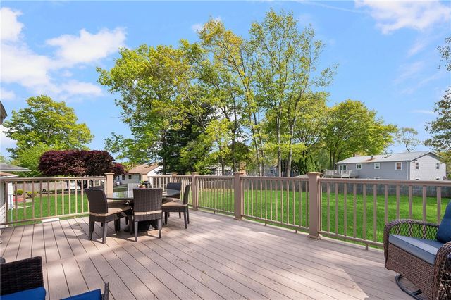 7 Robins Way, North Providence, RI 02904