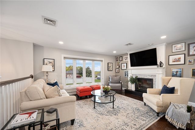 7 Robins Way, North Providence, RI 02904