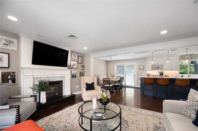 7 Robins Way, North Providence, RI 02904