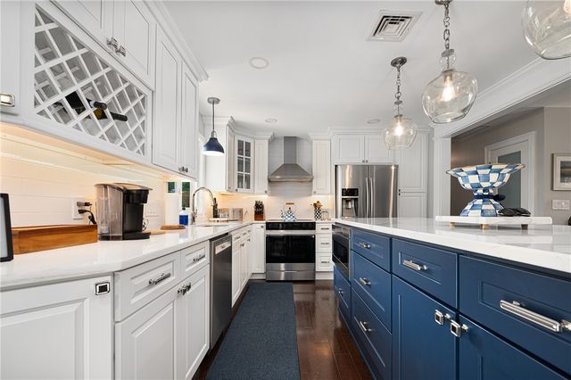 7 Robins Way, North Providence, RI 02904