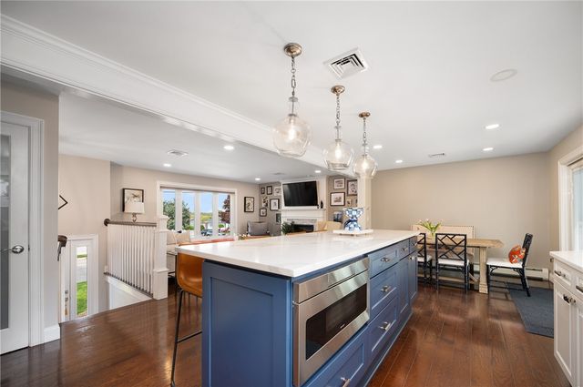 7 Robins Way, North Providence, RI 02904