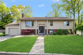 7 Robins Way, North Providence, RI 02904