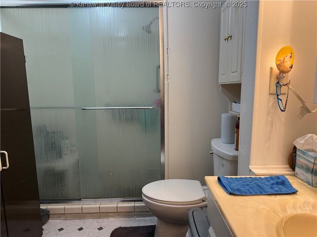 1105 Benamati Avenue, Nitro, WV 25143