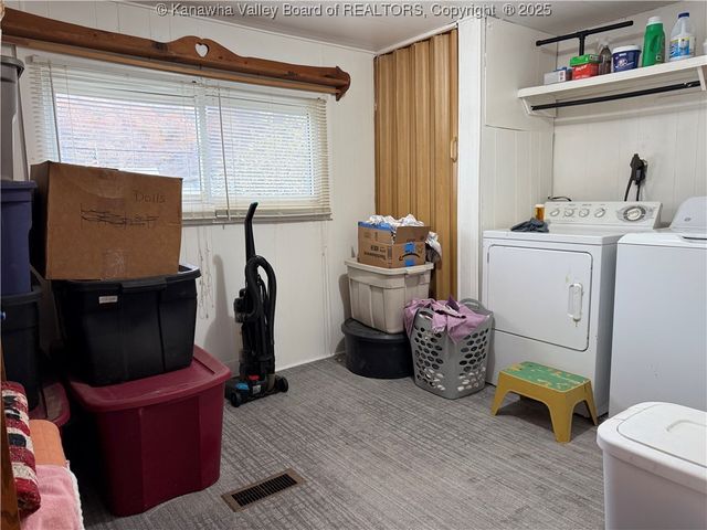 1105 Benamati Avenue, Nitro, WV 25143