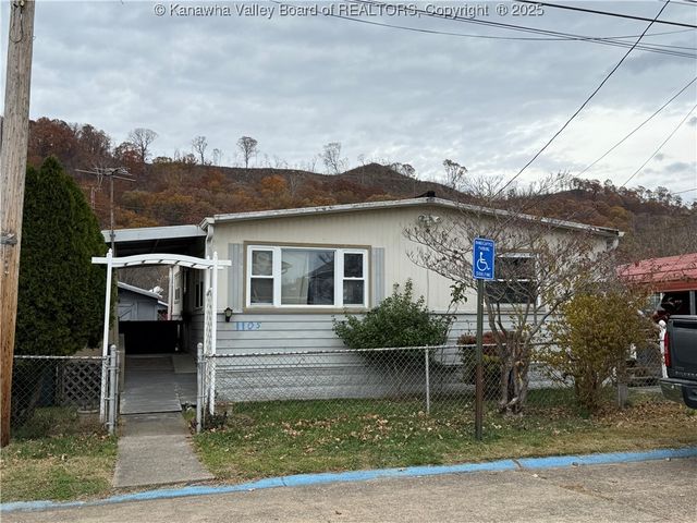 1105 Benamati Avenue, Nitro, WV 25143