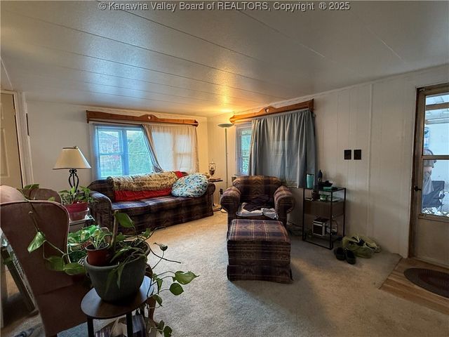 1105 Benamati Avenue, Nitro, WV 25143