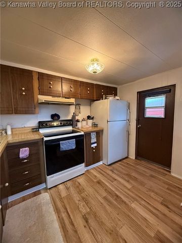 1105 Benamati Avenue, Nitro, WV 25143