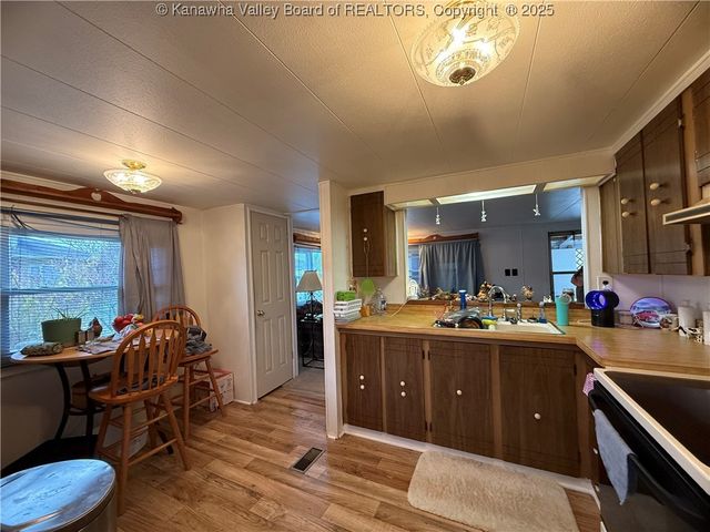 1105 Benamati Avenue, Nitro, WV 25143