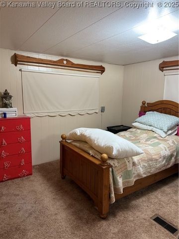 1105 Benamati Avenue, Nitro, WV 25143